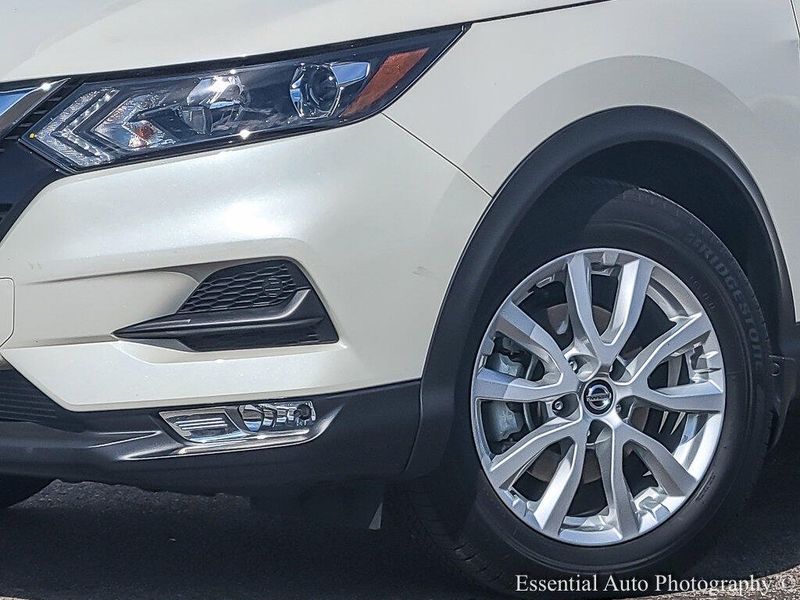 2022 Nissan Rogue Sport SV photo 3