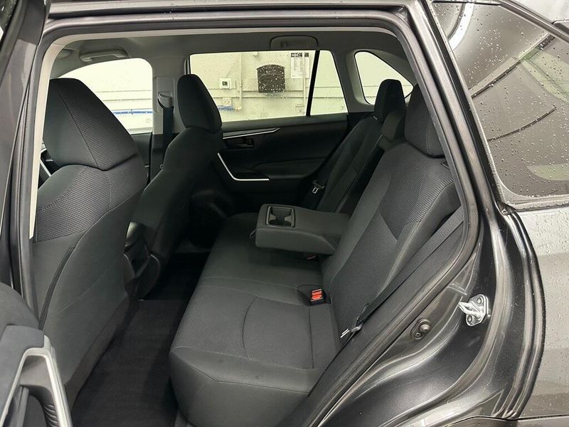 2021 Toyota RAV4 LEImage 22