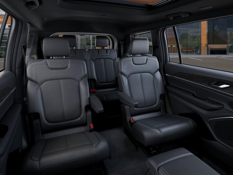 New 2026 Jeep Grand Cherokee L Limited Reserve 4x4Image 15