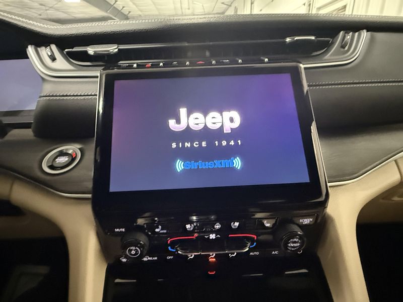 New 2025 Jeep Grand Cherokee Limited 4x4Image 31