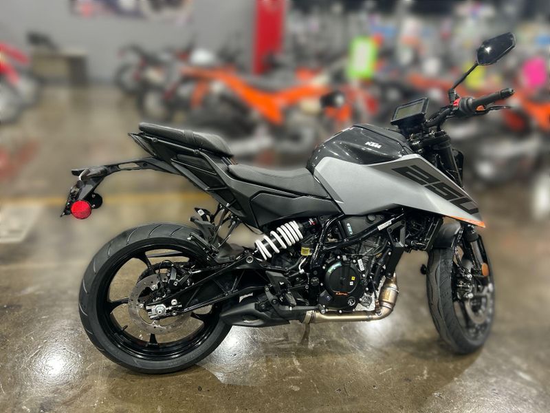 New 2026 KTM 250 DUKE Image 13