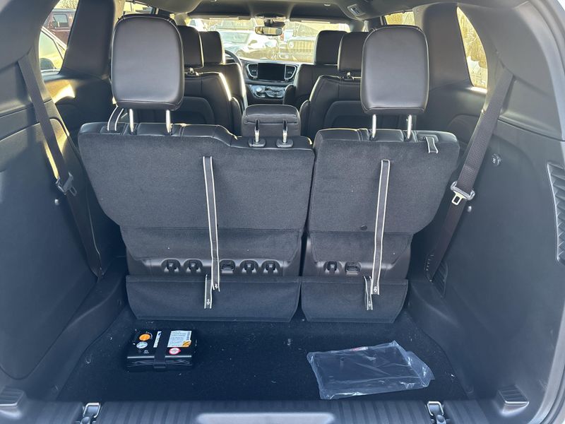 New 2026 Chrysler Pacifica SelectImage 9