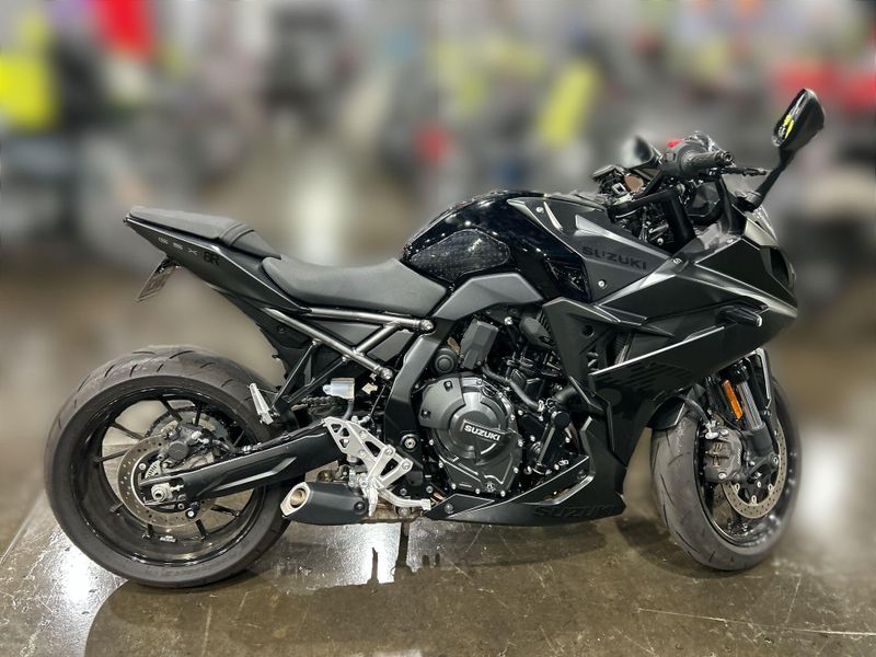 Used 2025 Suzuki GSX-8R Image 11