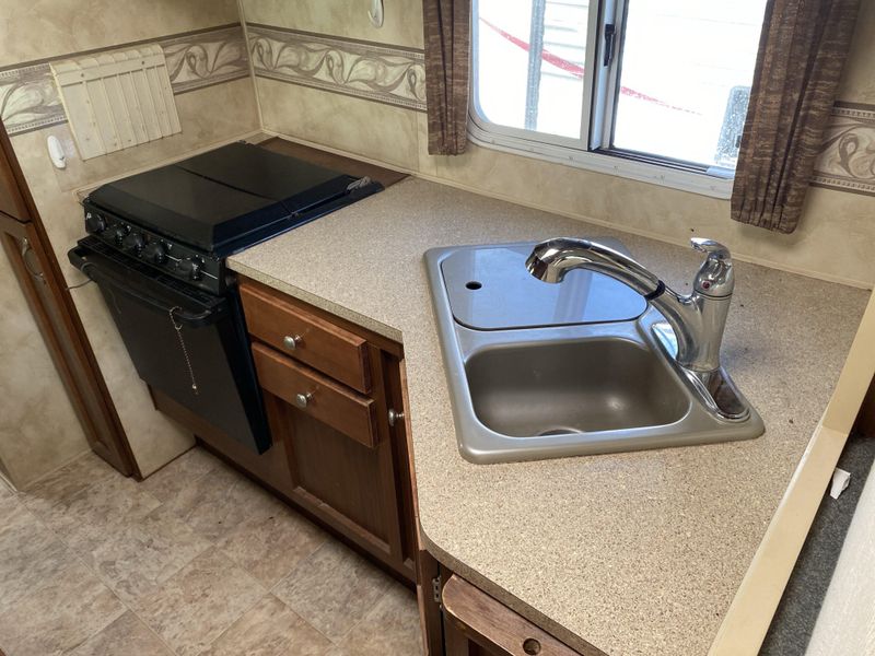 Used 2012 ARCTIC FOX 990 Image 13