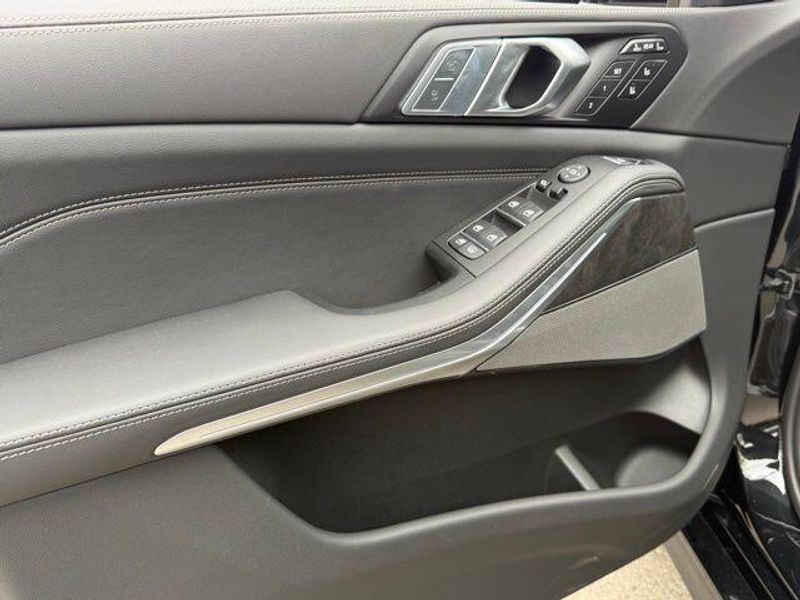 New 2026 BMW X7 xDrive40iImage 15