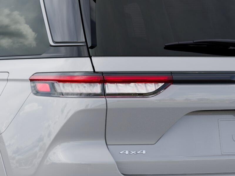 New 2026 Jeep Grand Cherokee Limited Reserve 4x4Image 5