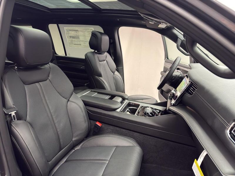 2026 Jeep Grand Wagoneer 4x4Image 21