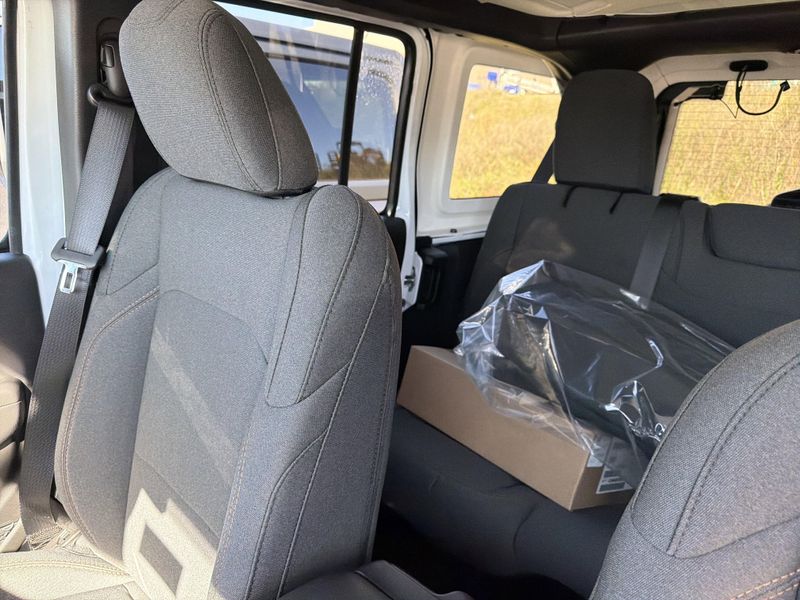 New 2026 Jeep Wrangler 4-door Sport SImage 26