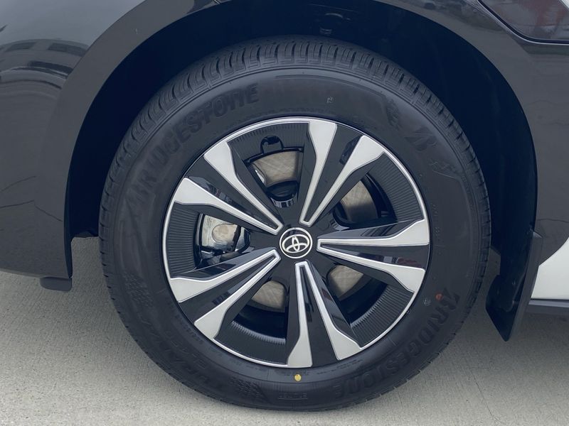 New 2025 Toyota bZ4X XLEImage 8