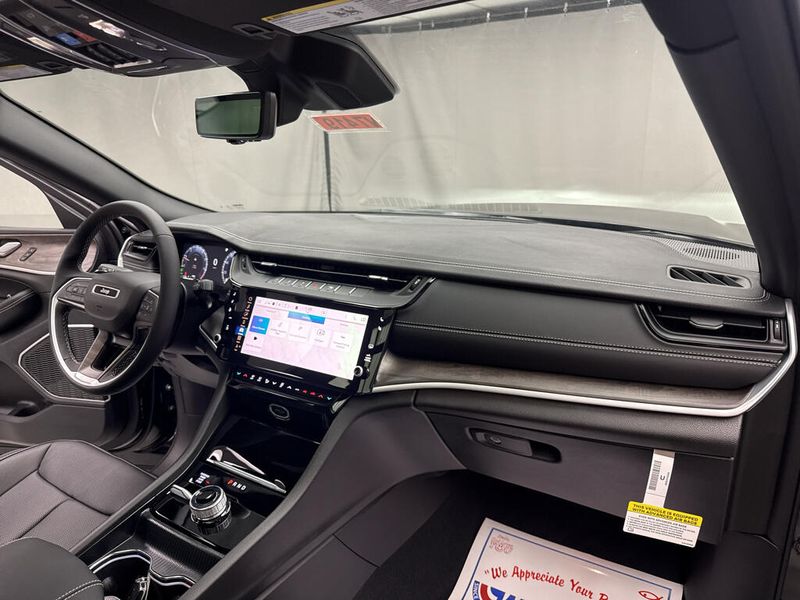 New 2027 Jeep Grand Cherokee L Limited Reserve 4x4Image 19