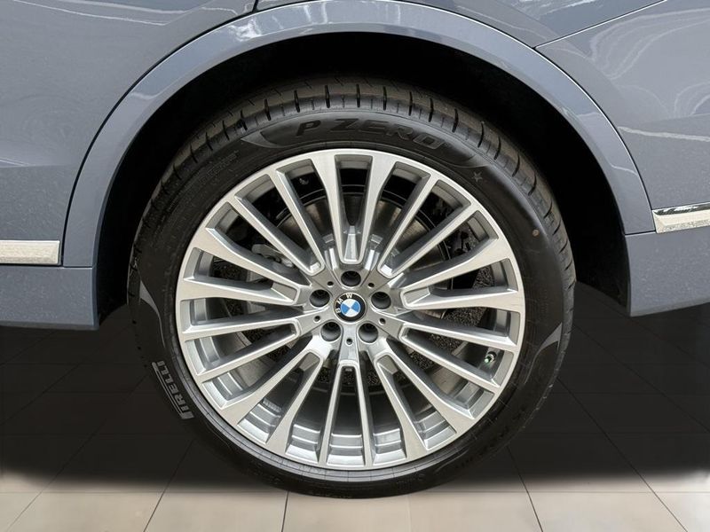 2025 BMW X7 xDrive40iImage 17