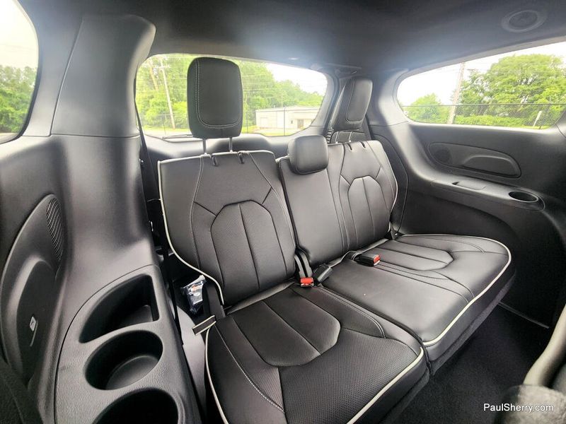 New 2027 Chrysler Pacifica Limited