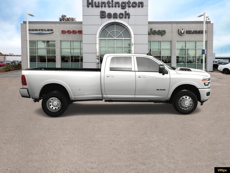 2025 RAM 3500 Limited Crew Cab 4x4 DullayImage 9