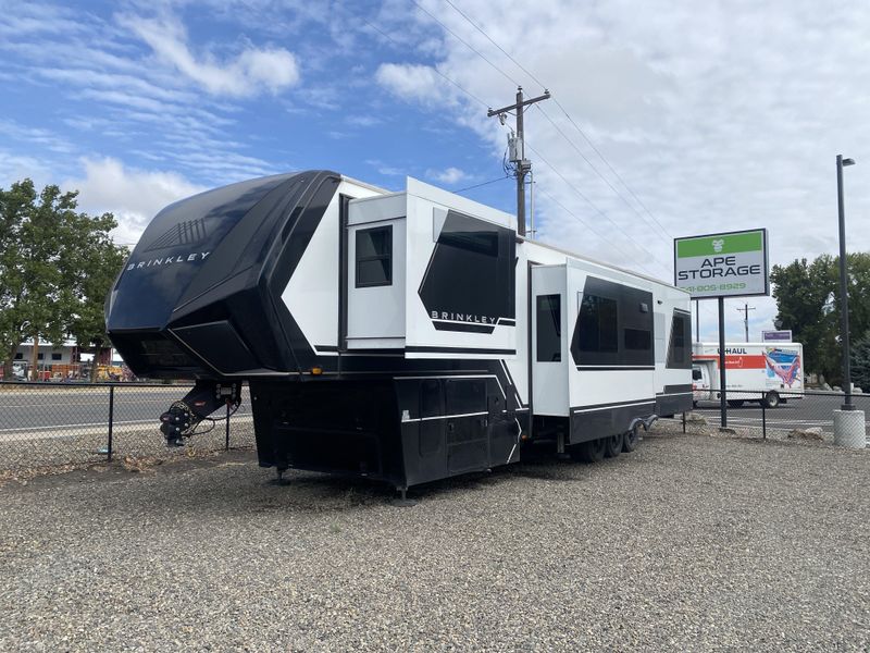 Used 2024 BRINKLEY 3950 Image 4