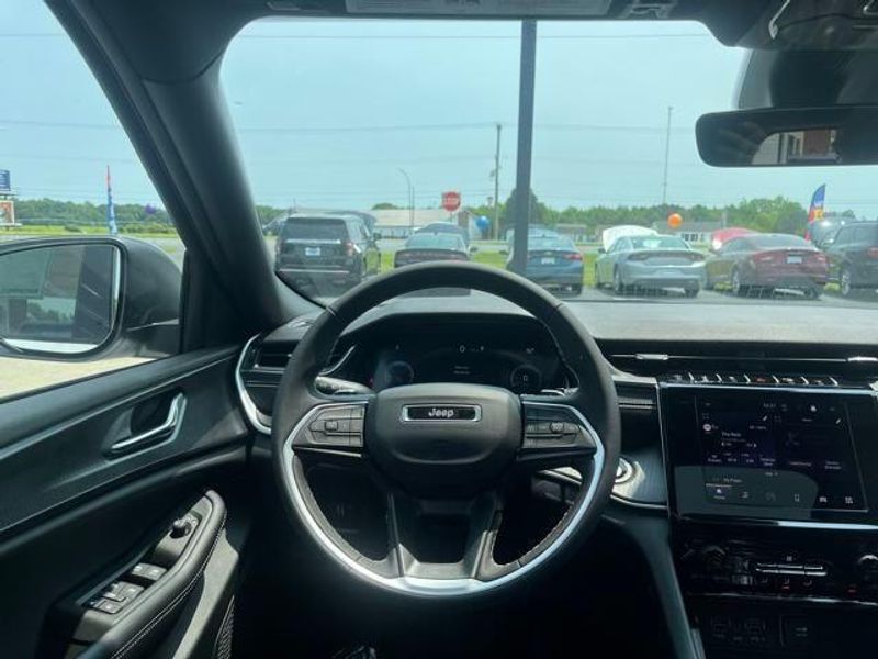 2025 Jeep Grand Cherokee Laredo X 4x4