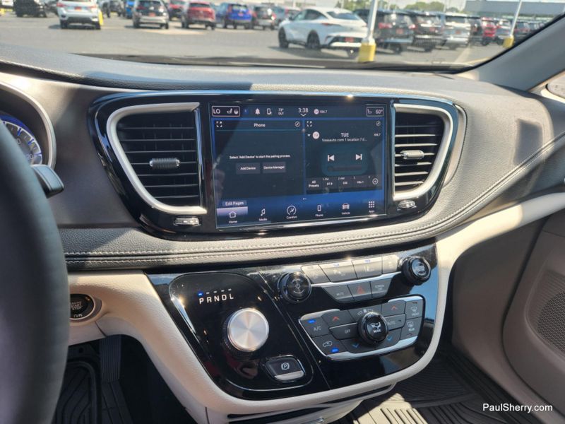 Used 2024 Chrysler Pacifica Touring L