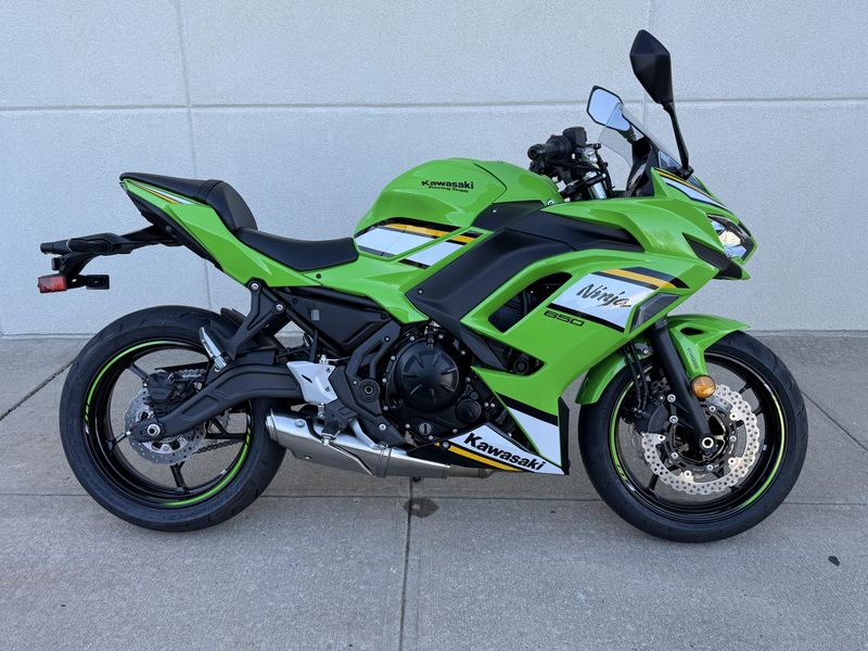 2025 Kawasaki Ninja 650 KRT Edition ABSImage 2
