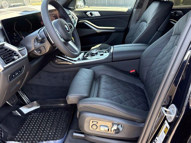 New 2027 BMW X7 xDrive40iImage 17