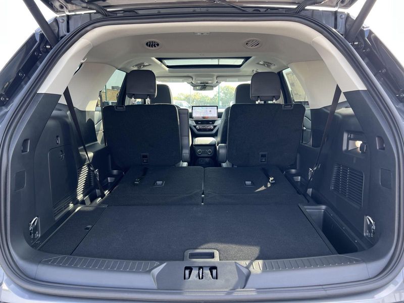 2025 Ford Explorer photo 44