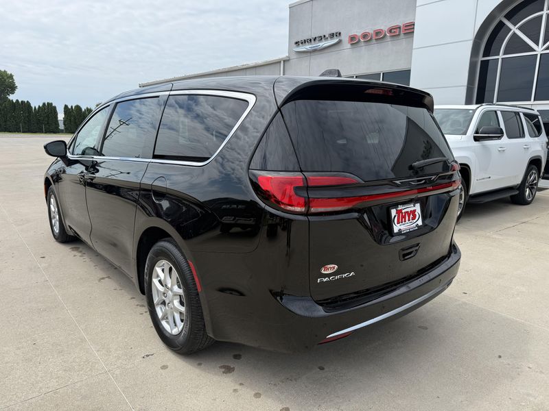New 2027 Chrysler Pacifica SelectImage 35
