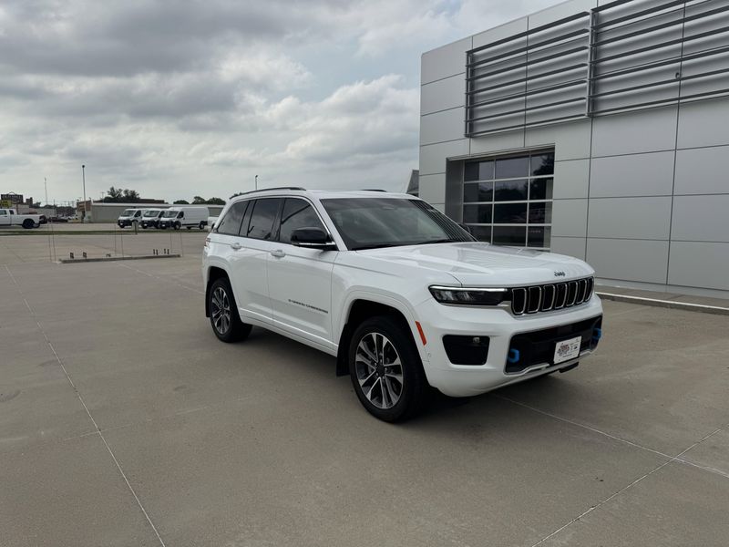 Used 2022 Jeep Grand Cherokee 4xe OverlandImage 2