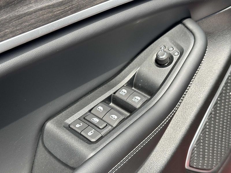 New 2026 Jeep Grand Cherokee Limited 4x2