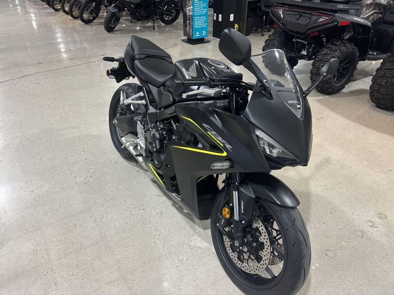 New 2026 Honda CBR650R E-CLUTCH Image 20