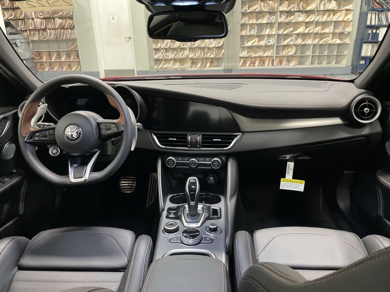 New 2025 Alfa Romeo Giulia Intensa AwdImage 16