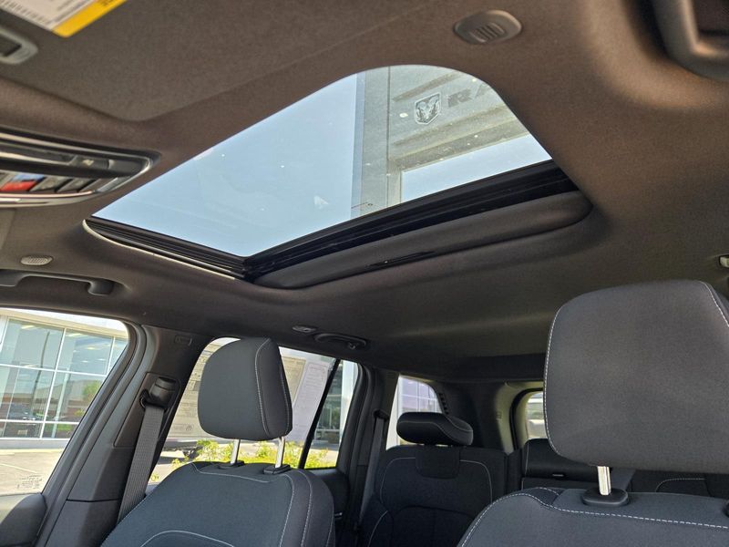New 2026 Jeep Grand Cherokee Laredo X 4x2
