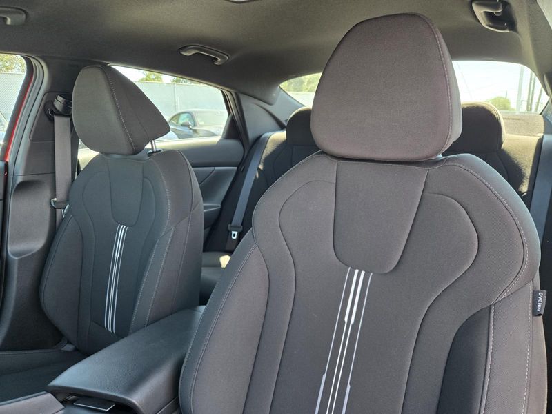 Used 2025 Hyundai Elantra SEL Sport IVT