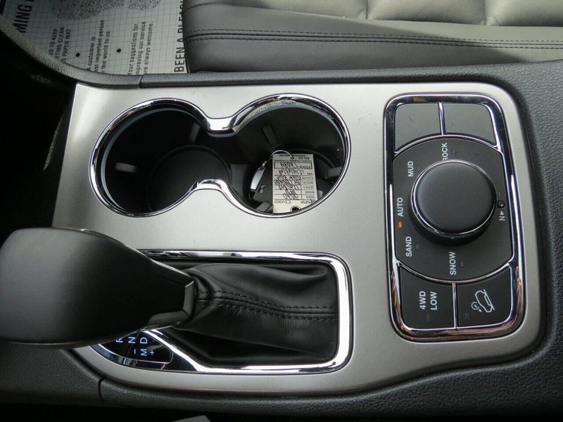 Used 2020 Jeep Grand Cherokee Limited 4x4 4dr SUVImage 19