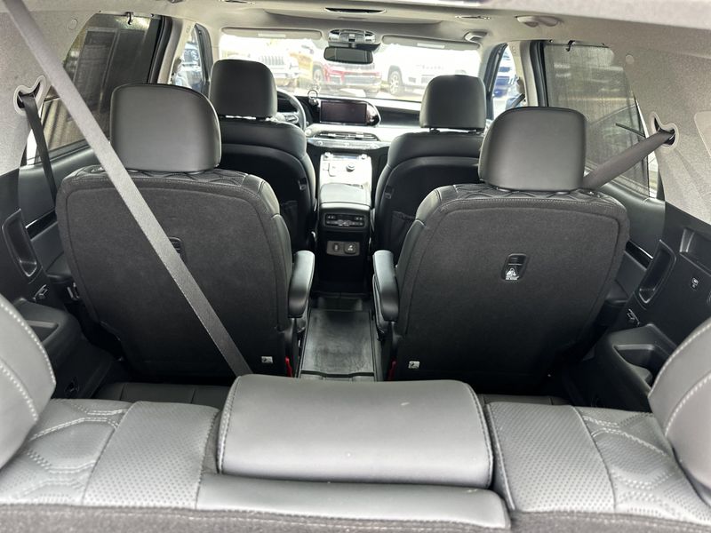 Used 2022 Hyundai Palisade LimitedImage 13
