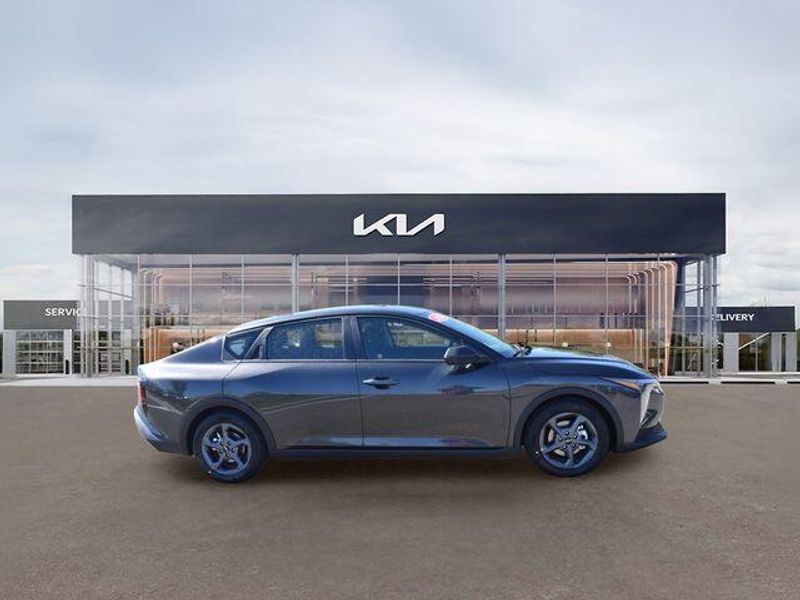 New 2026 Kia K4 LXSImage 2