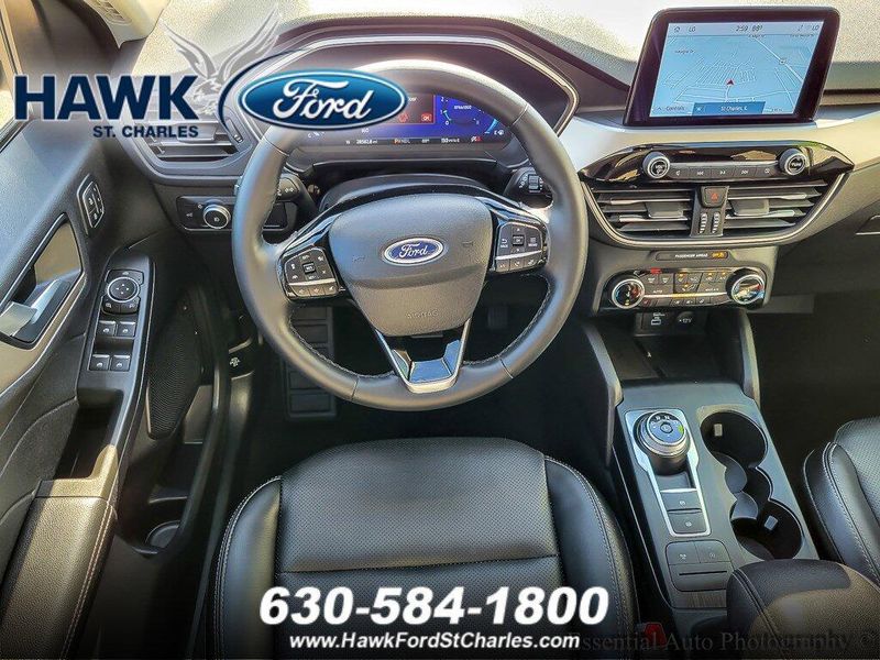 2022 Ford Escape SEL photo 10