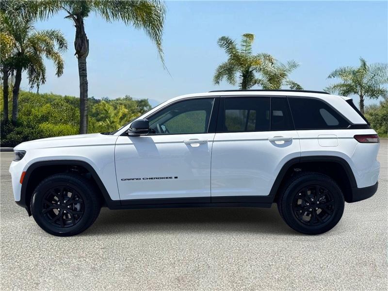 New 2026 Jeep Grand Cherokee Laredo Altitude 4x2