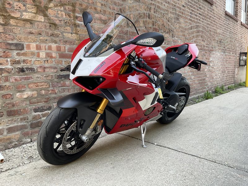 2023 Ducati Panigale V4 R in a red exterior color. Motoworks Chicago 312-738-4269 motoworkschicago.com 