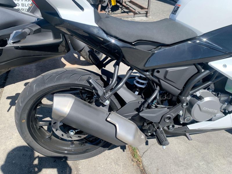 New 2025 CFMOTO 300SS Image 10