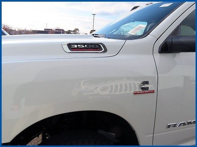 2022 RAM 3500 Chassis Cab TradesmanImage 4