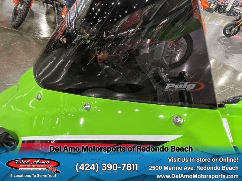 2024 Kawasaki ZX1002LRFAL-GN1  in a LIME GREEN/EBONY exterior color. Del Amo Motorsports of Redondo Beach (424) 304-1660 delamomotorsports.com 