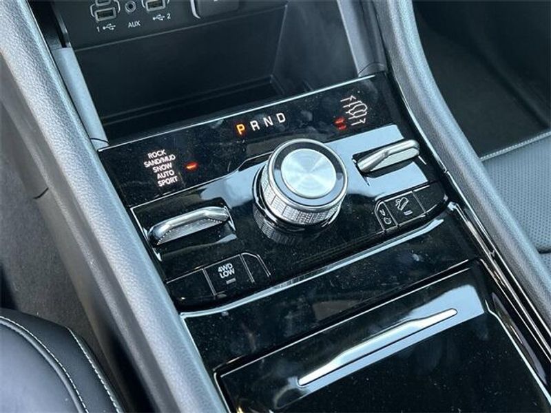 New 2024 Jeep Grand Cherokee L Overland 4x4Image 26