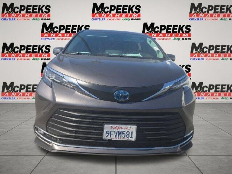 Used 2023 Toyota Sienna XLEImage 8