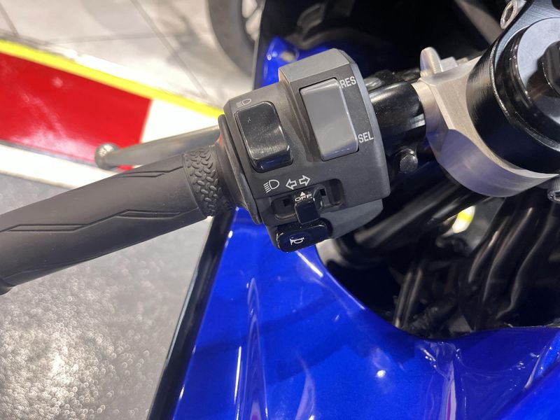Used 2023 Yamaha YZF-R7 Image 10
