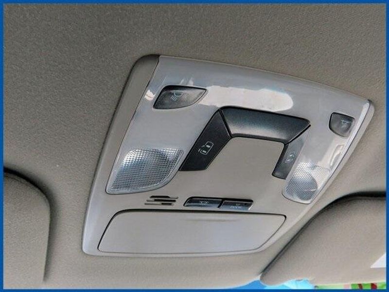 2014 Toyota Sienna LEImage 18