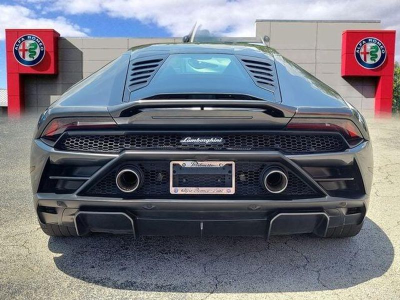 2021 Lamborghini Huracan Evo Coupe RWD photo 4