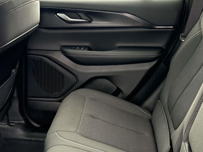 New 2026 Jeep Grand Cherokee Laredo X 4x2