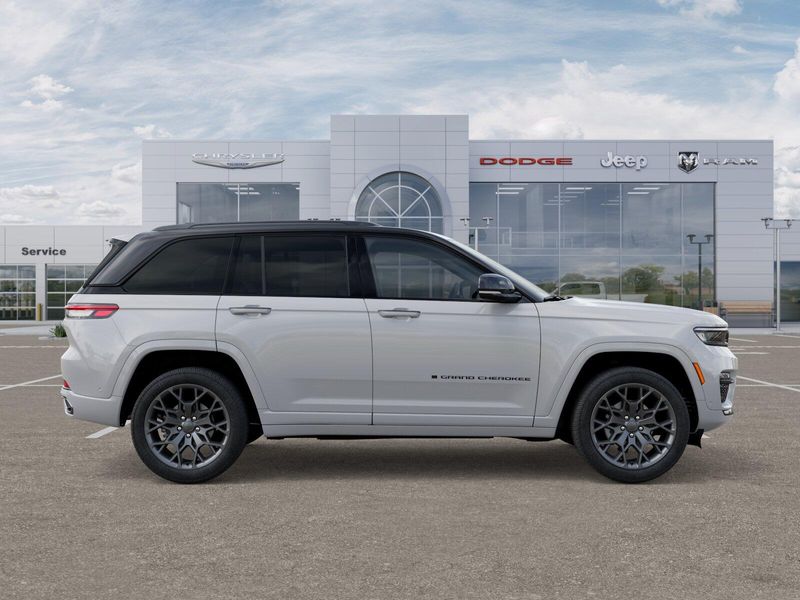 New 2025 Jeep Grand Cherokee Summit Reserve 4x4Image 12