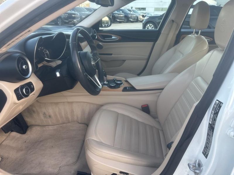 Used 2017 Alfa Romeo Giulia TiImage 9