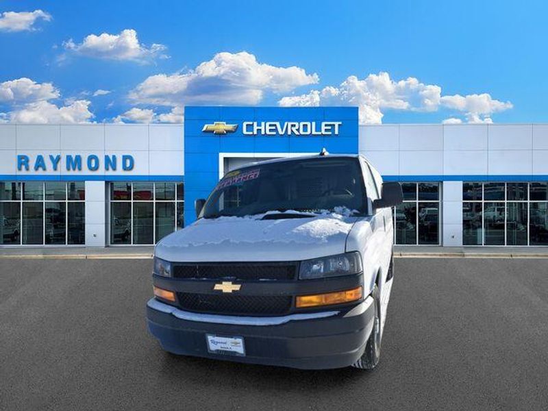 New 2025 Chevrolet Express 3500 Work VanImage 8