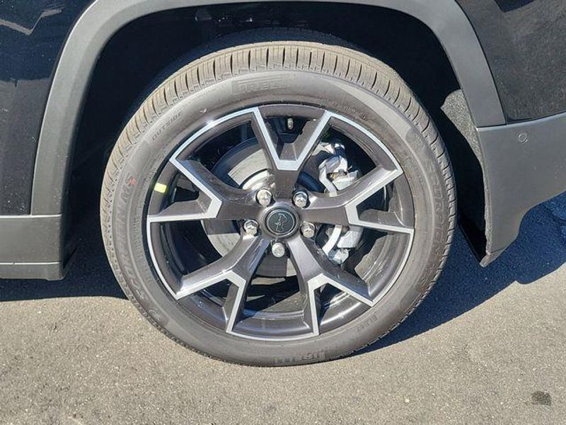 New 2026 Jeep Cherokee Overland 4x4