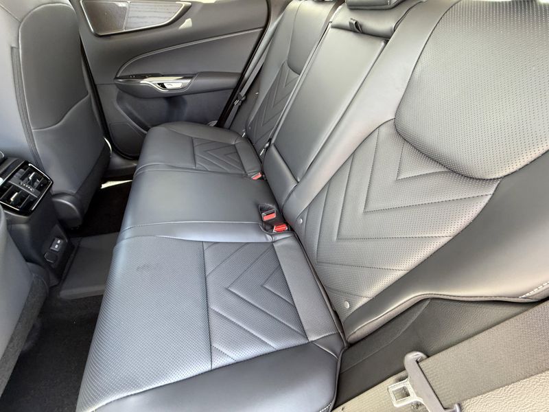 2025 LEXUS NX 450 450h+ LuxuryImage 27